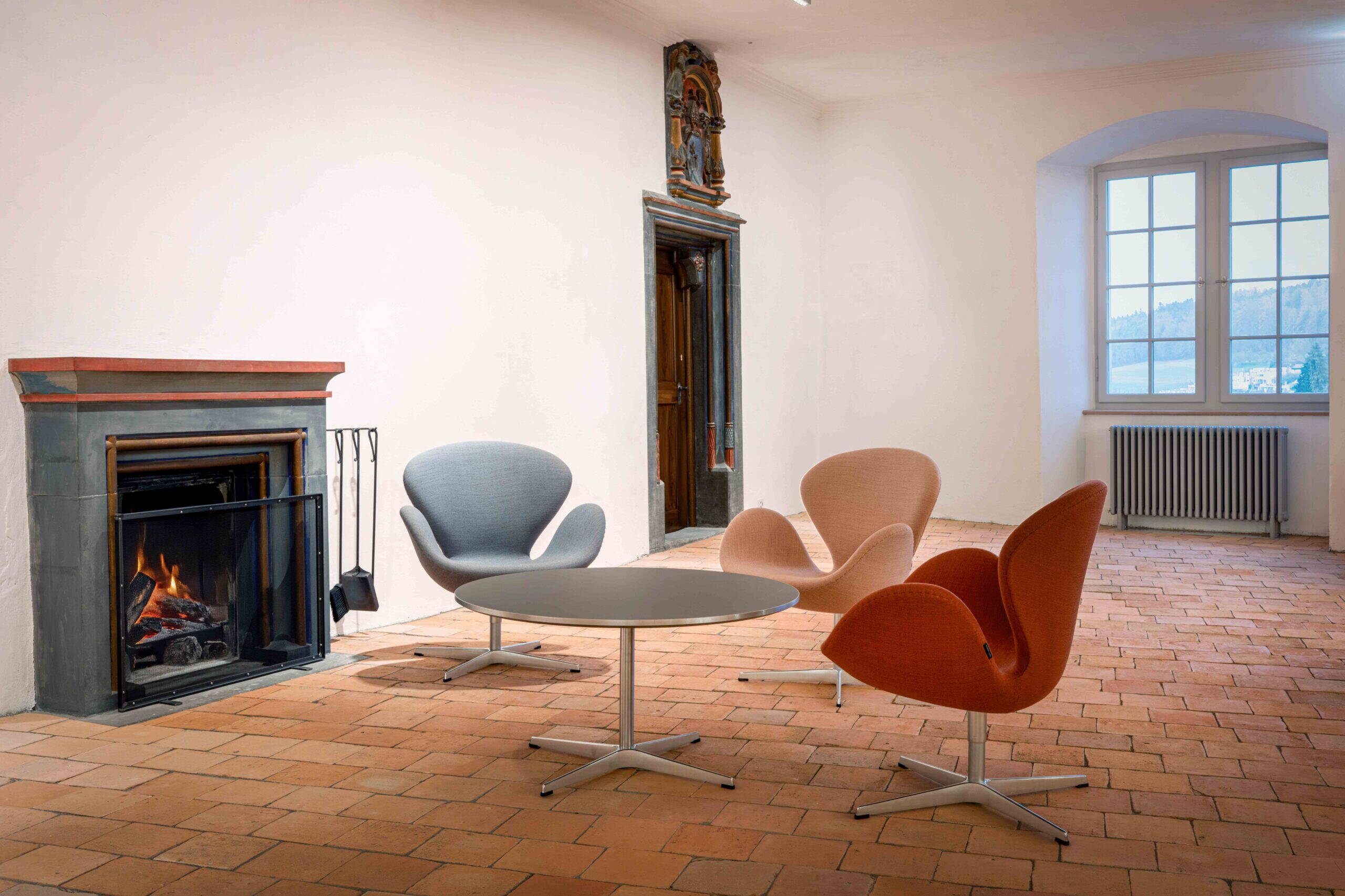 Keramikplatten zwischen Alt und Neu im Hof zu Wil. (Foto mit Genehmigung der Stiftung Hof zu Wil, Fotograf: Damian Haller)
